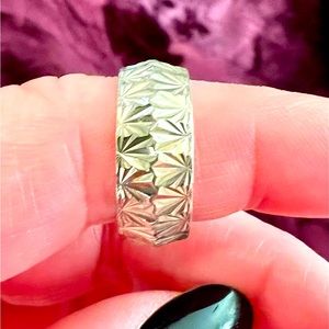 Fancy etched band ring - silver